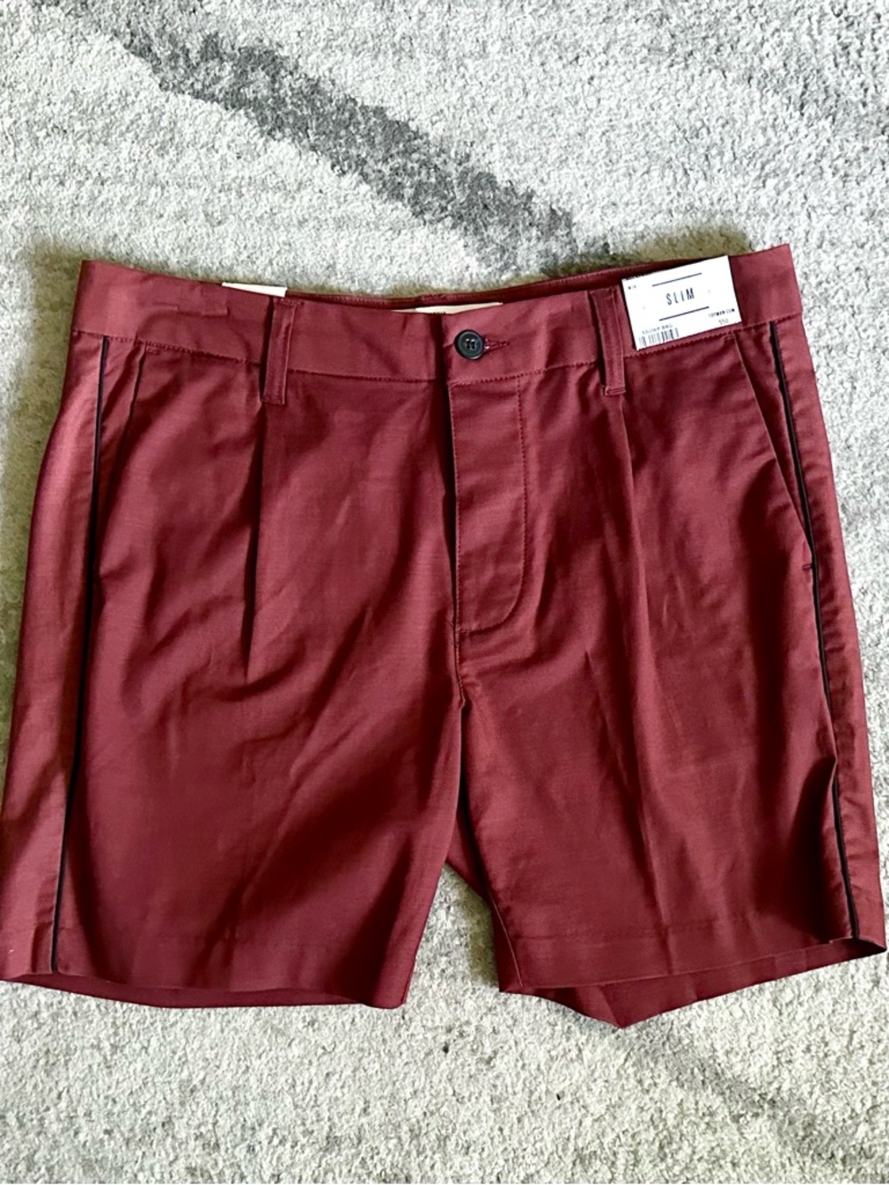 Topman Slim Fit Men's Shorts in Burgundy  Mid Rise Size 34